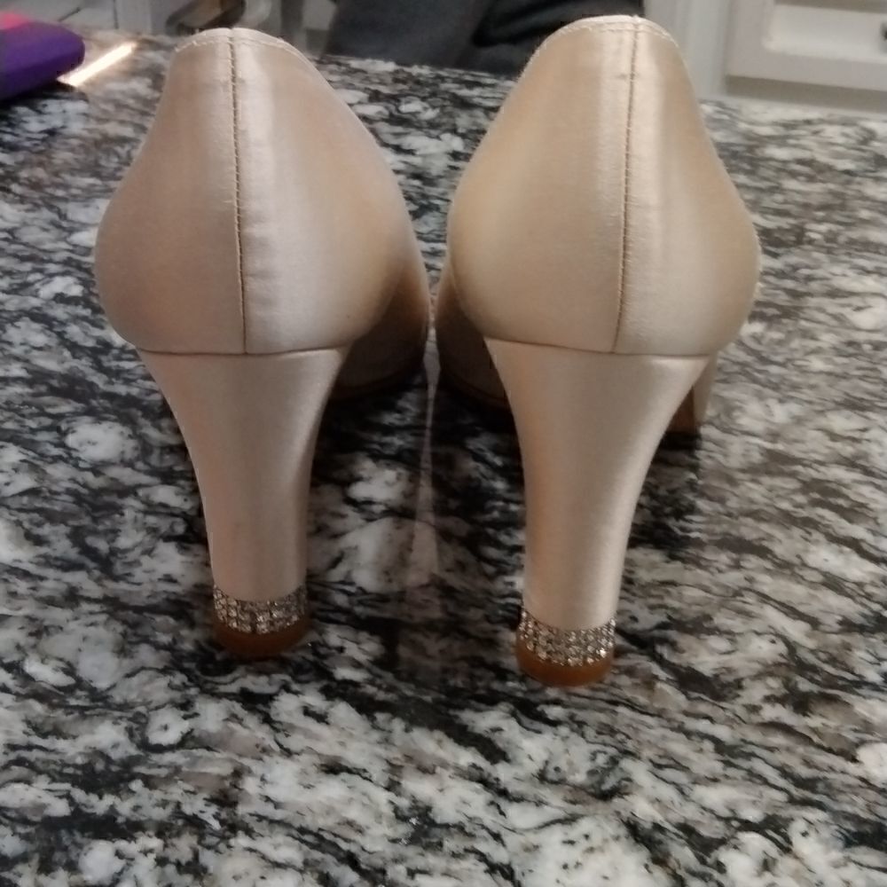 Stuart Weitzman - Picture 3 of 11
